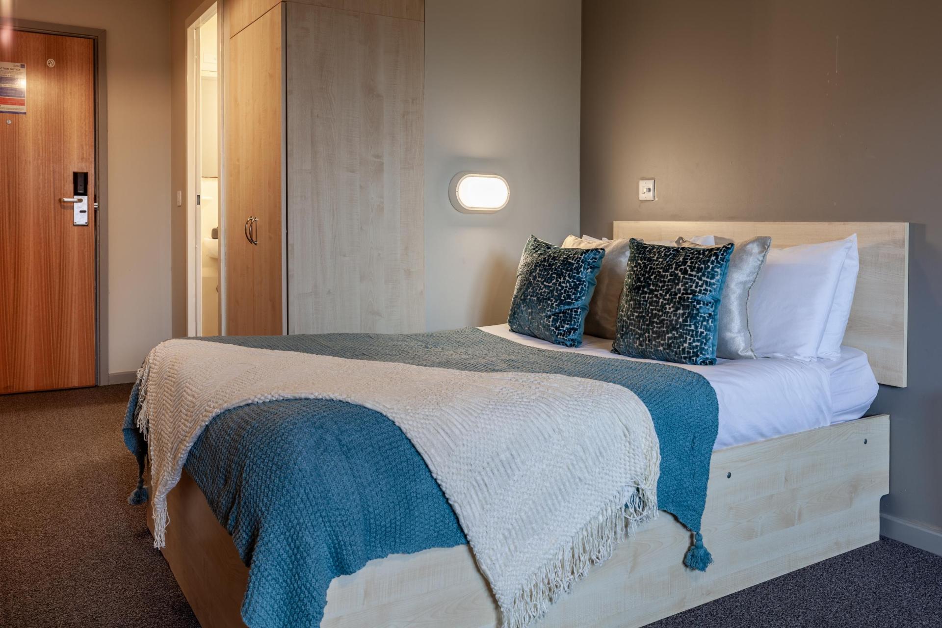  Classic En-Suite Plus  -  Crown House  - Gallery -  17