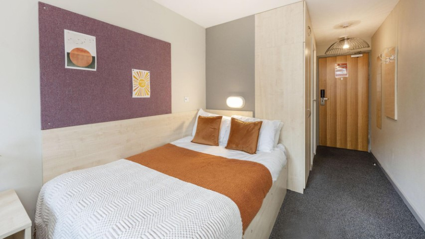 Classic En-Suite Plus - 12