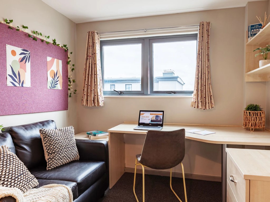  Premium Studio  -  Crown House  - Gallery -  5