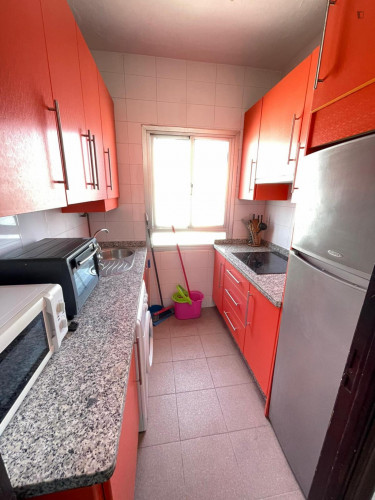 Very cool single bedroom in well-linked Los Remedios