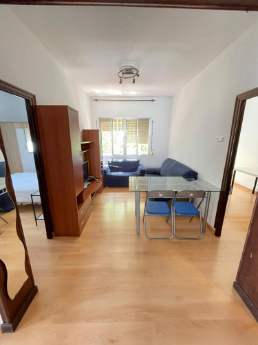 Very cool single bedroom in well-linked Los Remedios