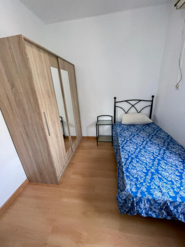 Very comfy single bedroom near the Plaza de Cuba metro