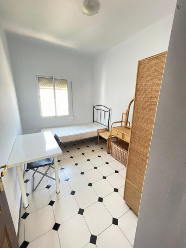 Neat and cosy single bedroom near the Parque de los Príncipes metro