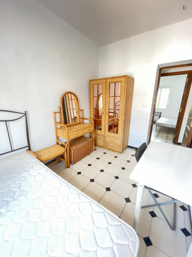 Neat and cosy single bedroom near the Parque de los Príncipes metro