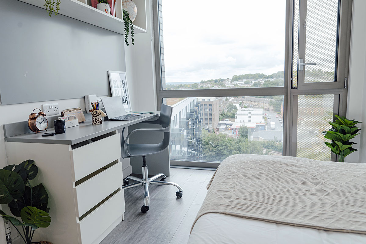 Silver En-Suite - Street View | Penthouse Level - Lewisham Residence - Flexible Tenancies - Gallery - 1