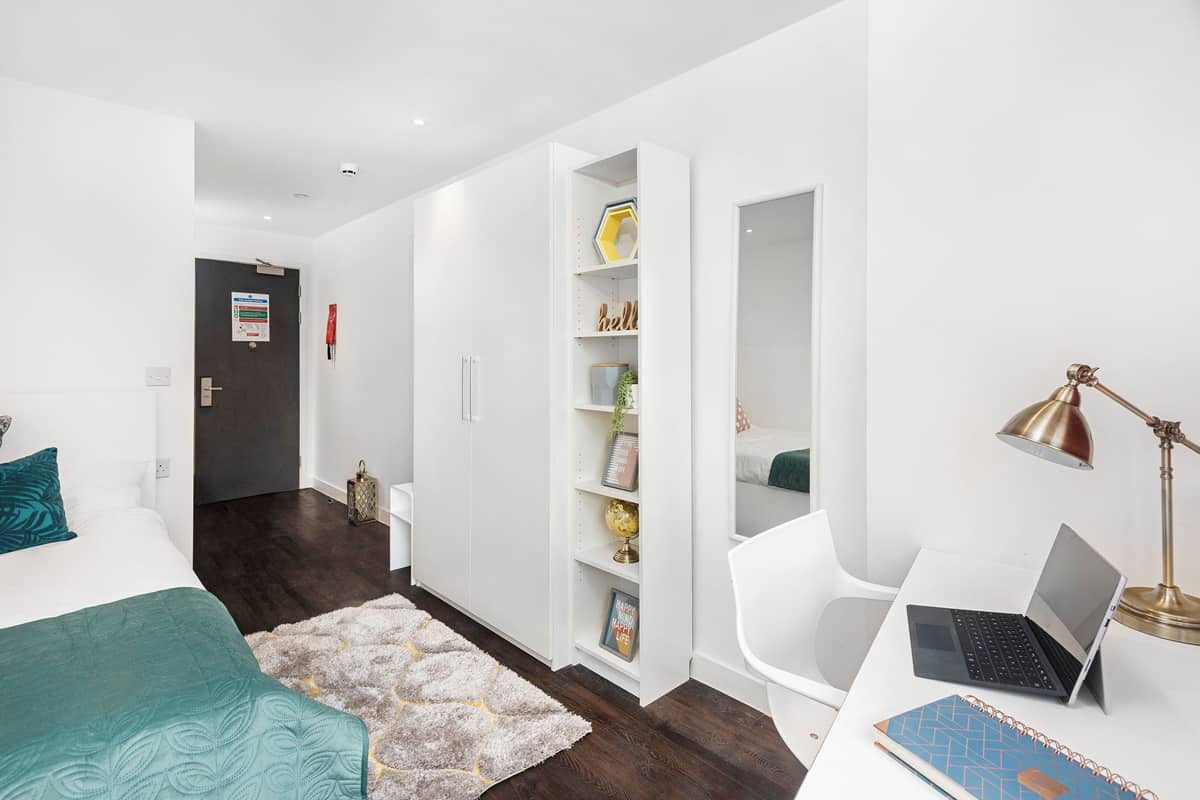  Silver Studio - Courtyard View | Mid Level  -  Aldgate Residence - Flexible Tenancies  - Gallery -  2
