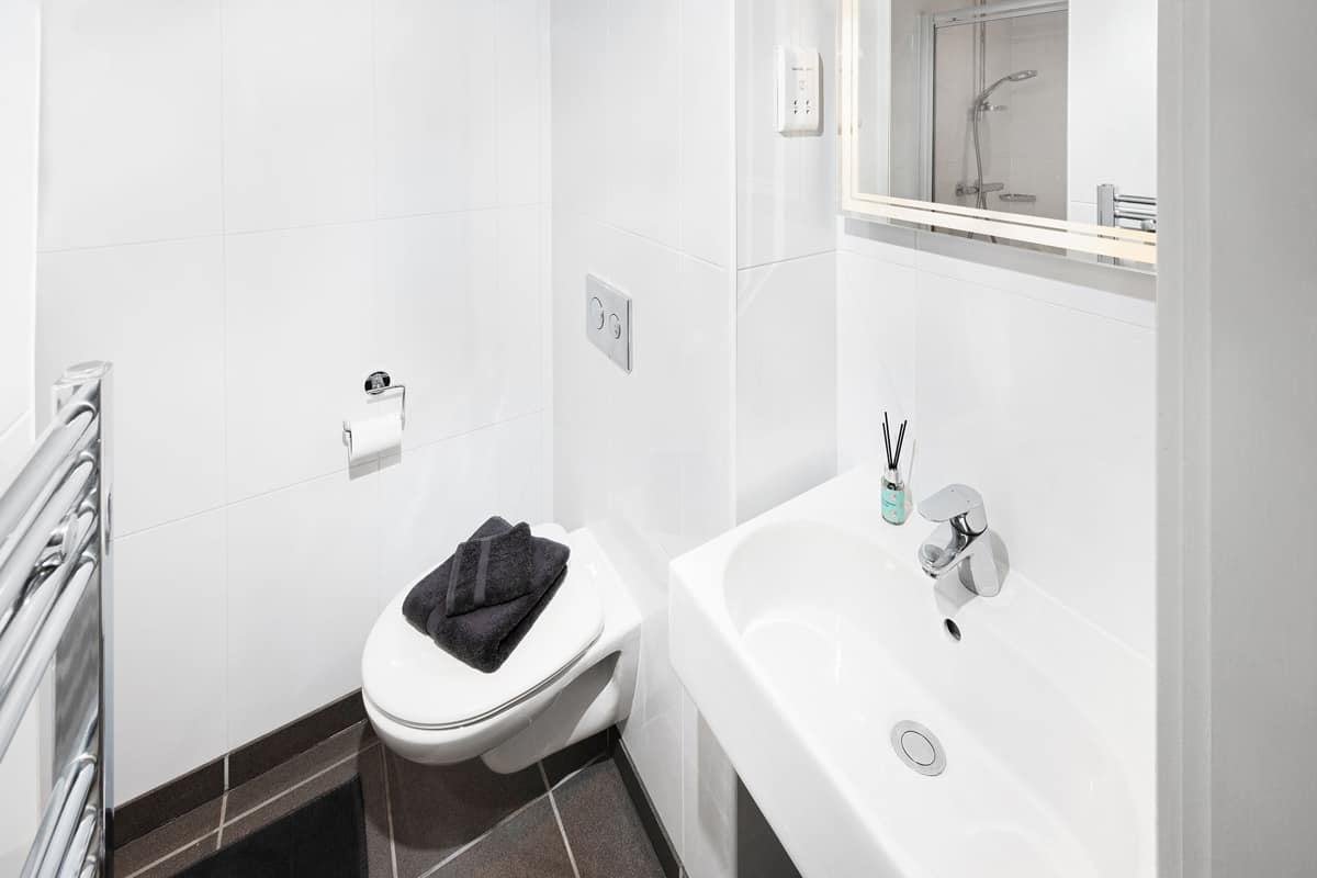  Silver Studio - Courtyard View | Mid Level  -  Aldgate Residence - Flexible Tenancies  - Gallery -  4