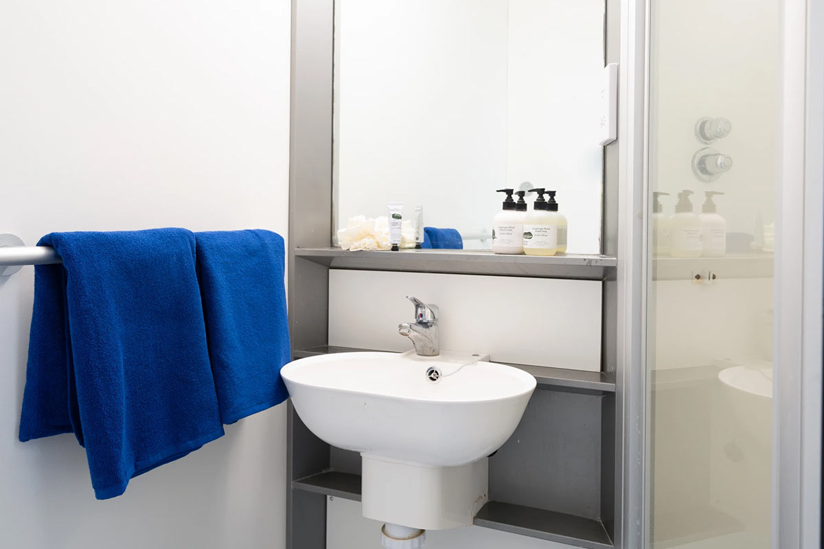  Gold En-Suite - Standard View | Upper Level  -  Highbury Residence - Flexible Tenancies  - Gallery -  4