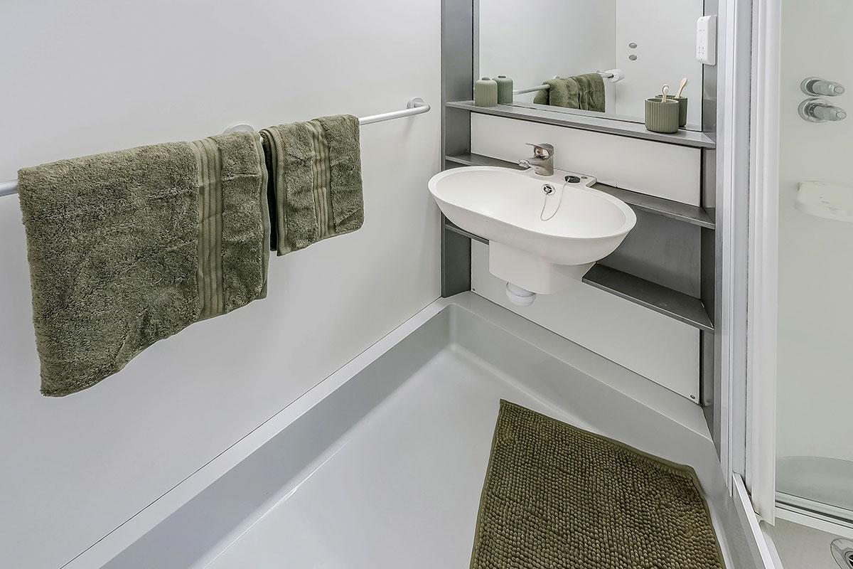  Silver Ensuite Lower Level  -  Islington Residence - Flexible Tenancies  - Gallery -  3