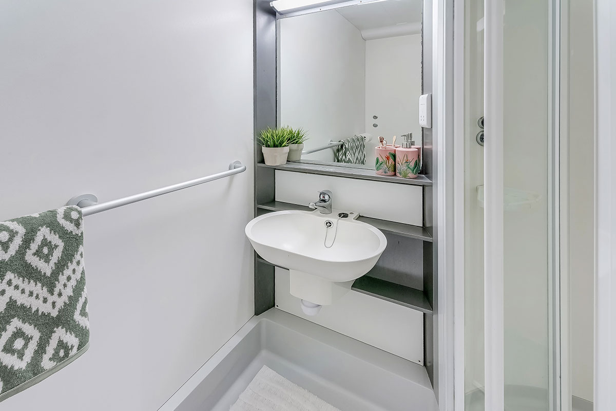  Bronze En-Suite (Extra Large) - Courtyard View | Mid Level  -  Islington Residence - Flexible Tenancies  - Gallery -  2