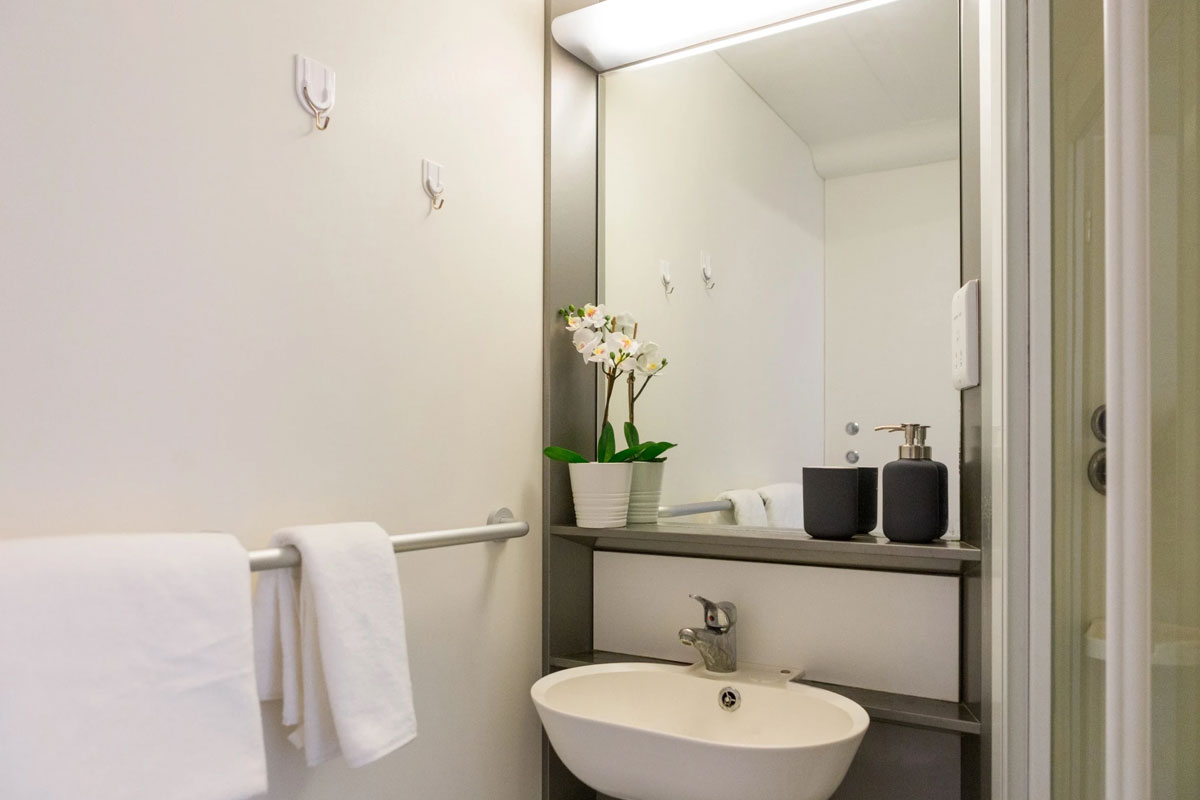  Silver En-Suite (Large) - Courtyard View | Upper Level  -  Islington Residence - Flexible Tenancies  - Gallery -  2