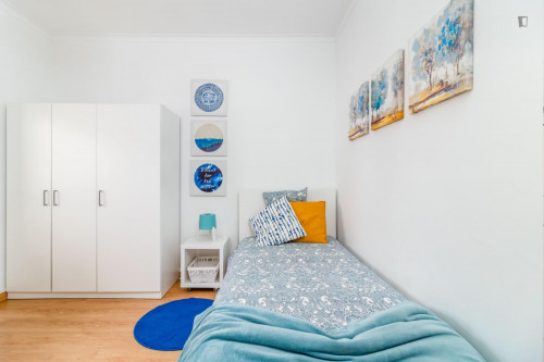 Sunny single bedroom with a balcony in Carcavelos  - Gallery -  3
