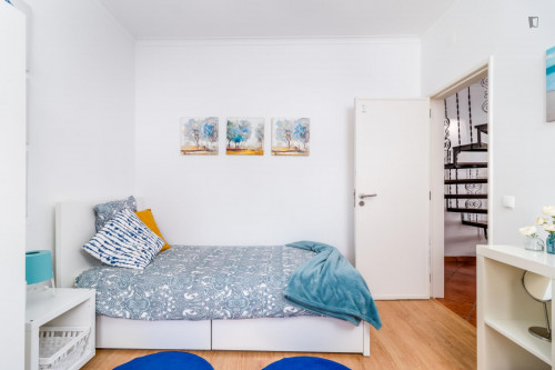 Sunny single bedroom with a balcony in Carcavelos  - Gallery -  5