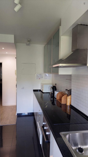 Spacious double bedroom close to Carcavelos - Gallery - 7