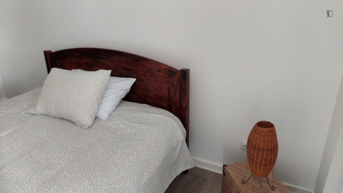 Spacious double bedroom close to Carcavelos - Gallery - 12