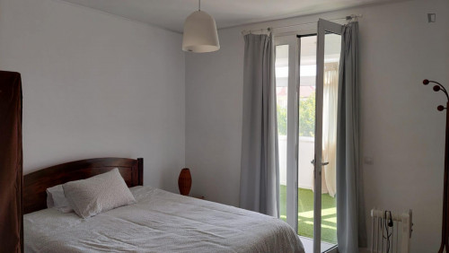 Spacious double bedroom close to Carcavelos - Gallery - 13