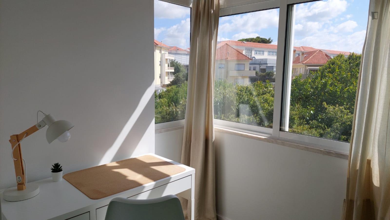 Spacious Double Bedroom Close To Carcavelos - 1