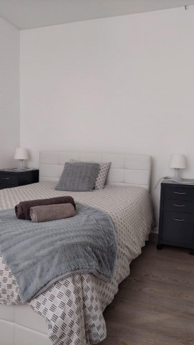 Great double bedroom suite close to Carcavelos