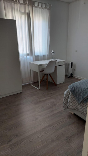 Great double bedroom suite close to Carcavelos