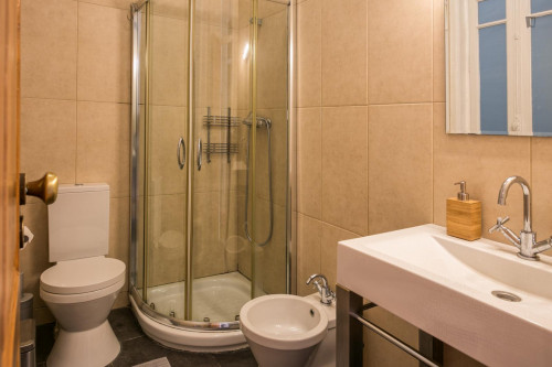 Amazing Single Bedroom, With Balcony in Picoas - Gallery - 7