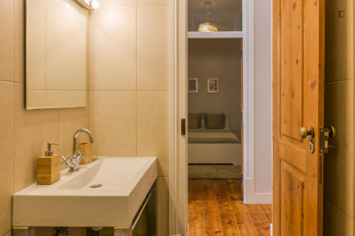 Amazing Single Bedroom, With Balcony in Picoas - Gallery - 5