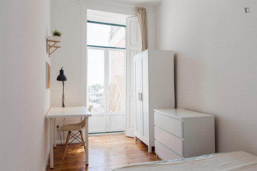 Fantastic Double Bedroom, with Balcony, in Santos