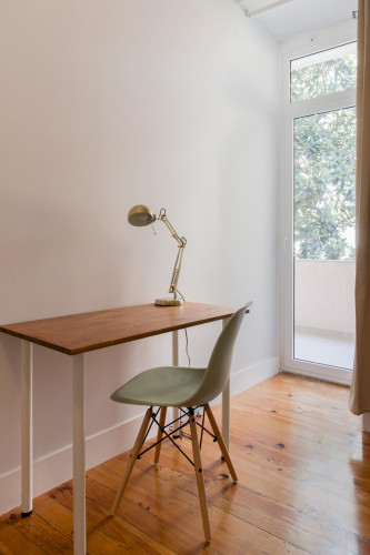 Attractive double bedroom, With Balcony, by Alameda