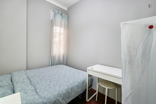 Nice double bedroom in residential Benfica