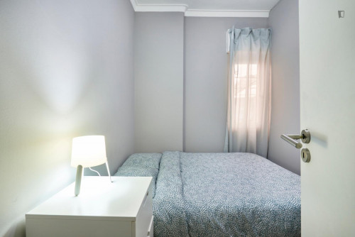 Nice double bedroom in residential Benfica