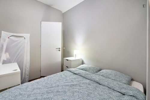 Nice double bedroom in residential Benfica