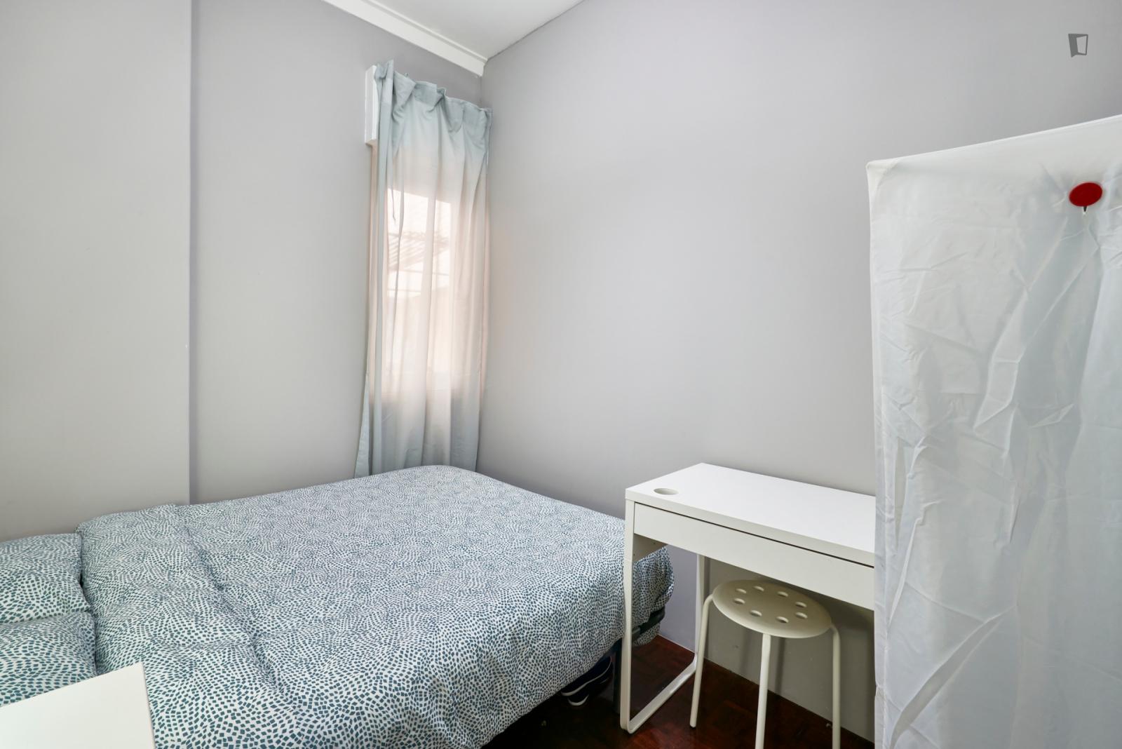 Nice Double Bedroom In Residential Benfica - 1