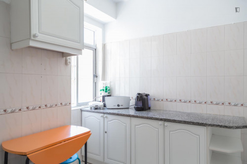 Cosy double bedroom in Arroios - Gallery - 8
