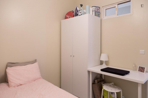 Cosy double bedroom in Arroios