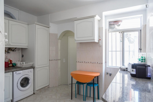 Cosy double bedroom in Arroios - Gallery - 9