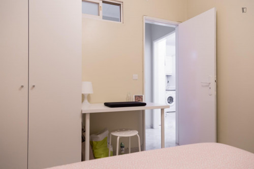 Cosy double bedroom in Arroios