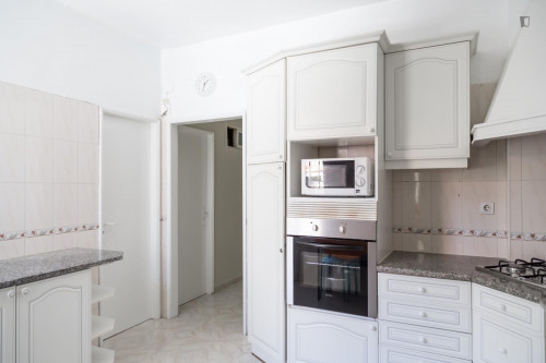 Cosy double bedroom in Arroios - Gallery - 11
