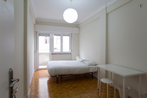 Inviting double bedroom not far from Jardim Zoológico de Lisboa
