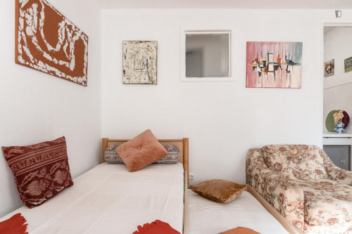 Great 1-bedroom flat near Instituto Superior Economia e Gestão