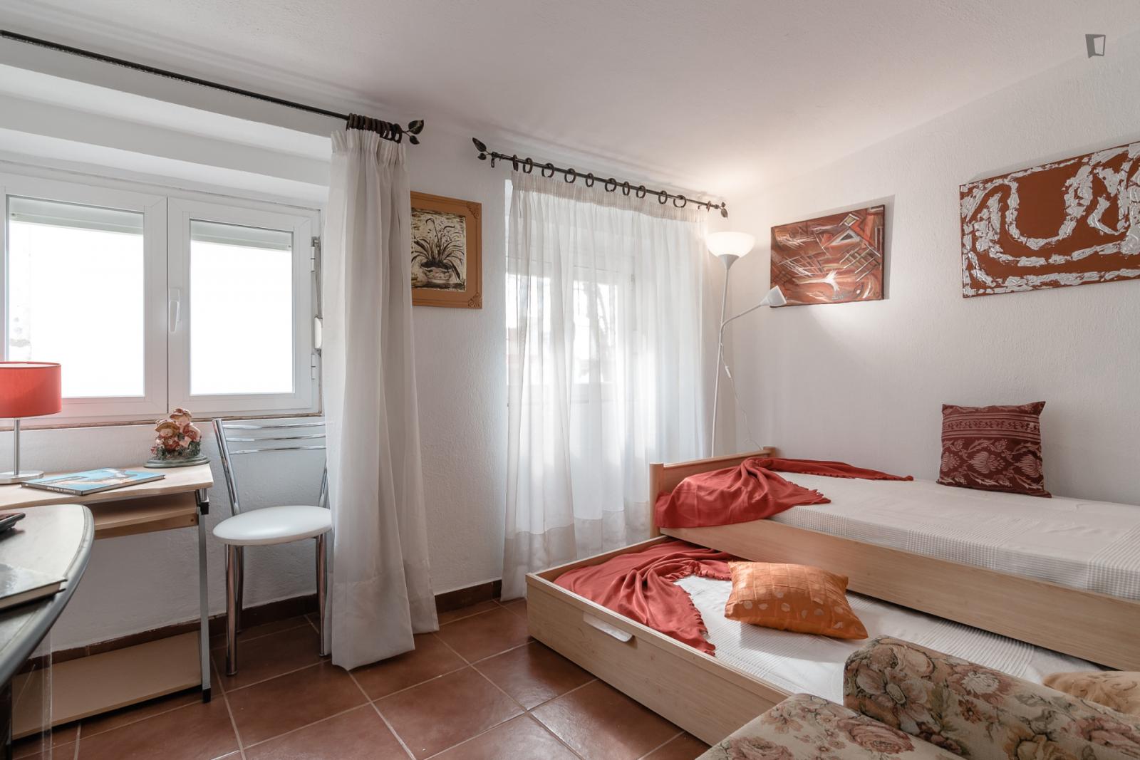 Great 1-Bedroom Flat Near Instituto Superior Economia E Gestão - 1