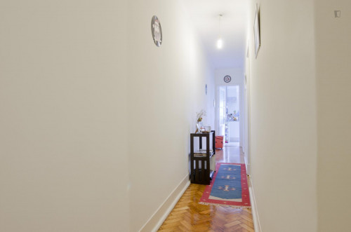 Comfortable single bedroom in Campolide - Gallery - 8