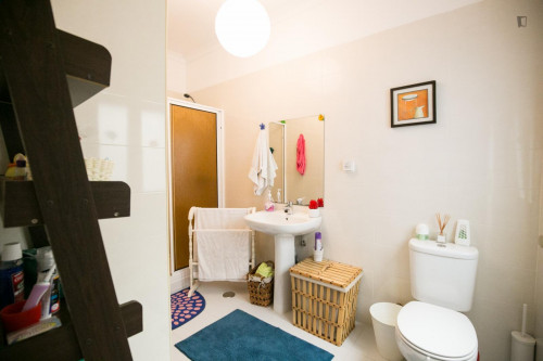 Comfortable single bedroom in Campolide - Gallery - 12