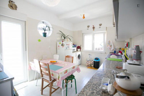 Comfortable single bedroom in Campolide - Gallery - 21