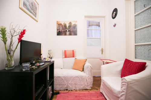Comfortable single bedroom in Campolide - Gallery - 23