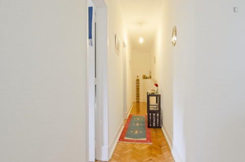 Comfortable single bedroom in Campolide - Gallery - 7