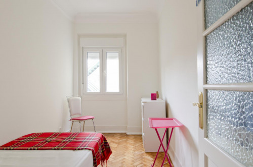Comfortable single bedroom in Campolide - Gallery - 29