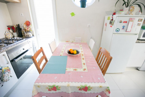 Comfortable single bedroom in Campolide - Gallery - 18