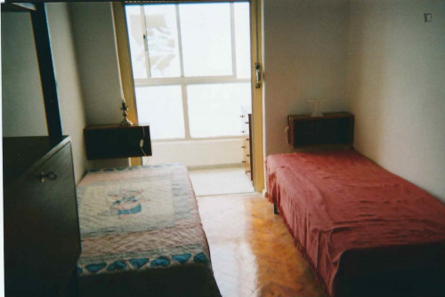Cozy twin bedroom in Almada
