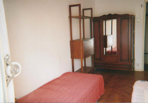 Cozy twin bedroom in Almada