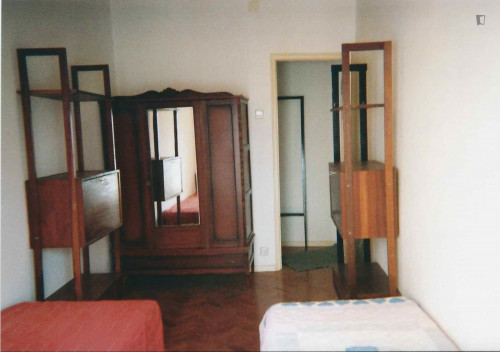 Cozy twin bedroom in Almada