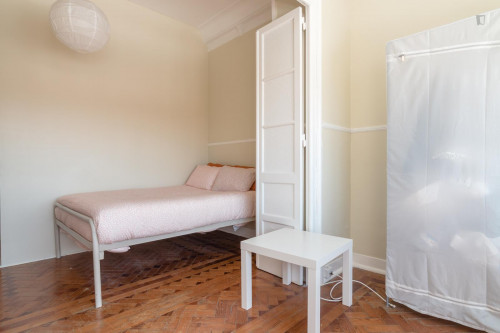 Spacious double bedroom in a 7-bedroom apartment in trendy Anjos